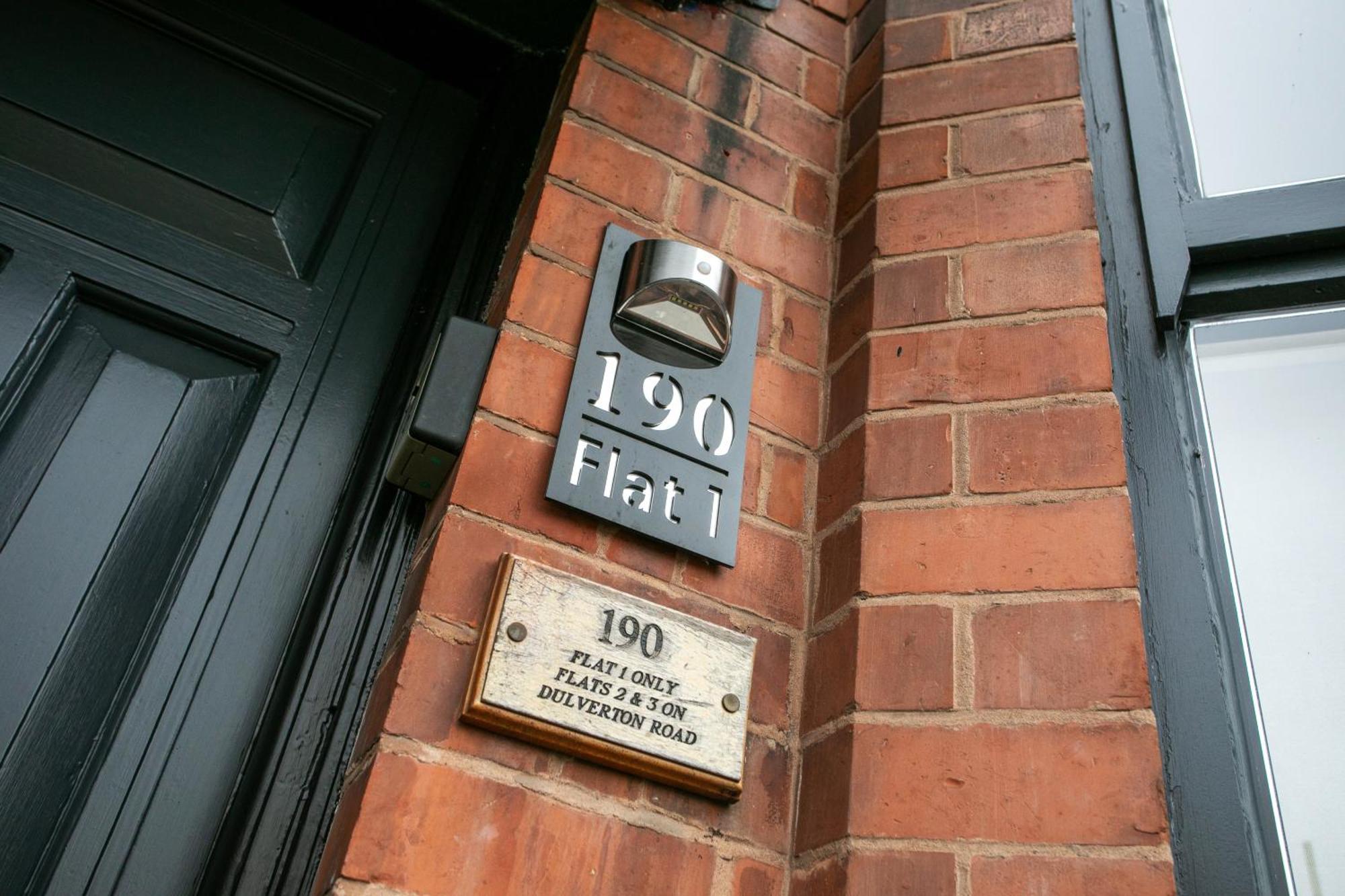 Beautiful, Entire Luxurious One Bedroom Flat